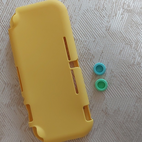 Nintendo Switch Lite case & switch covers - Picture 4 of 4